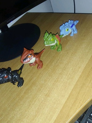 4 small dinosaur toys new