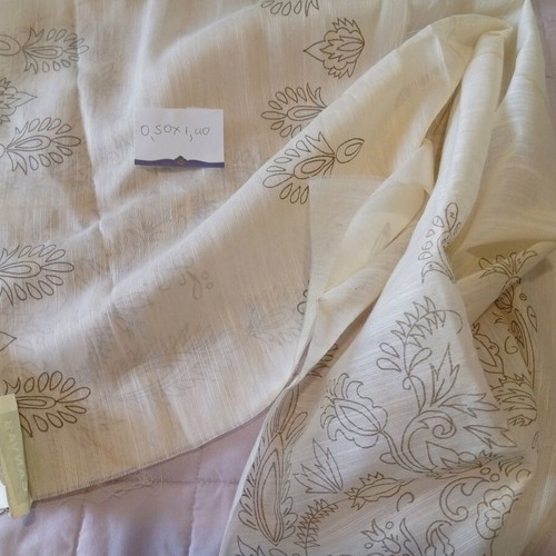 Tsevrede table linens new with lace and half-embroidered designs