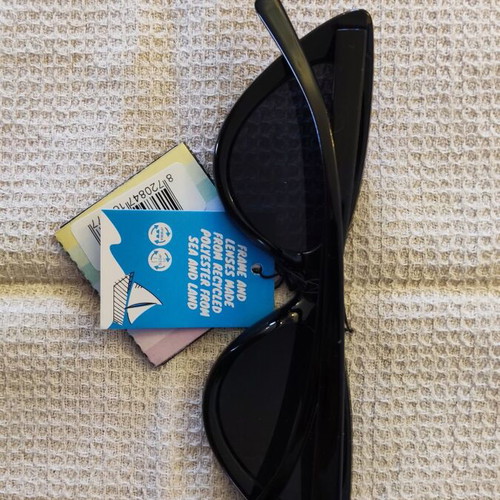 Solo-Solis NDL2185 sunglasses new, black cat eye UV400