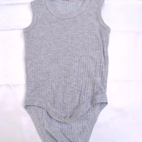 Set of 2 grey summer baby bodysuits with straps and short sleeves used