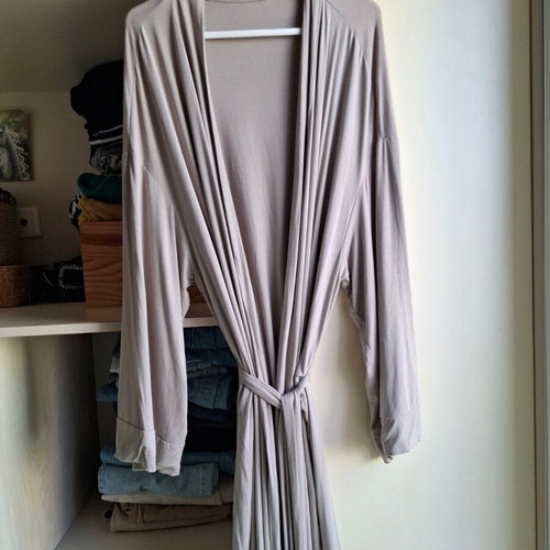 Long kimono robe like new in beige-grey