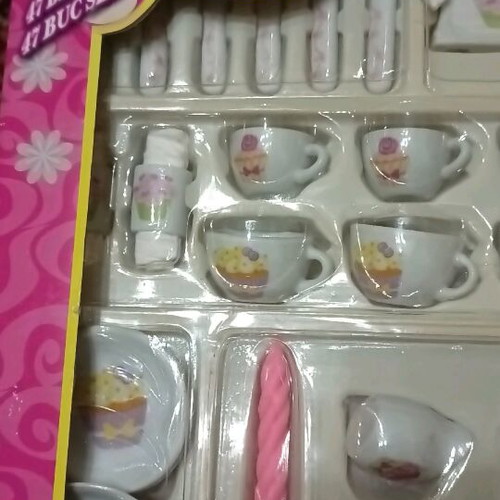 Porcelain kitchen set 47 pieces like new