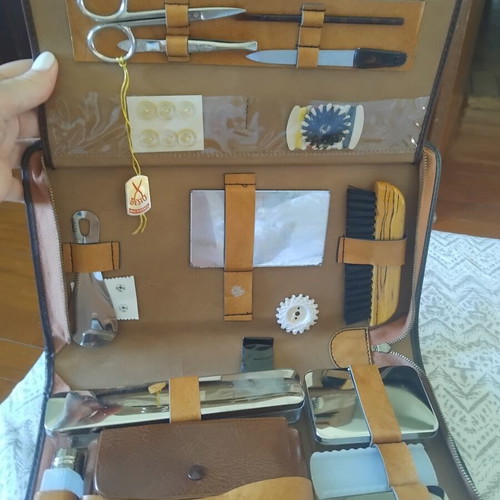 Besto grooming set case, excellent condition