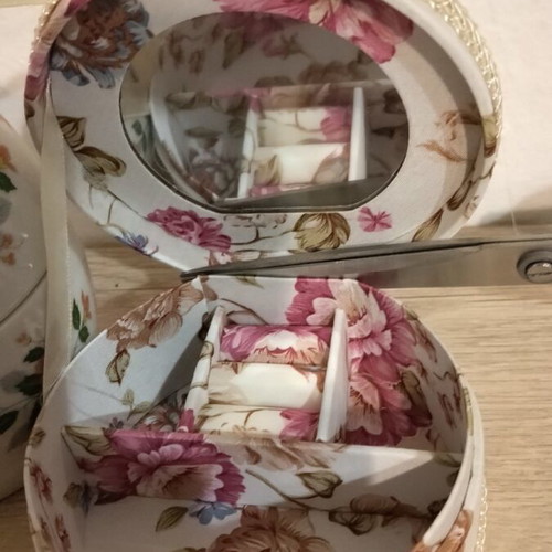 Jewelry box set like new, porcelain egg and mirror multicolored
