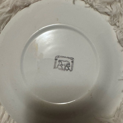 Vintage plates like new with romantic marquise design