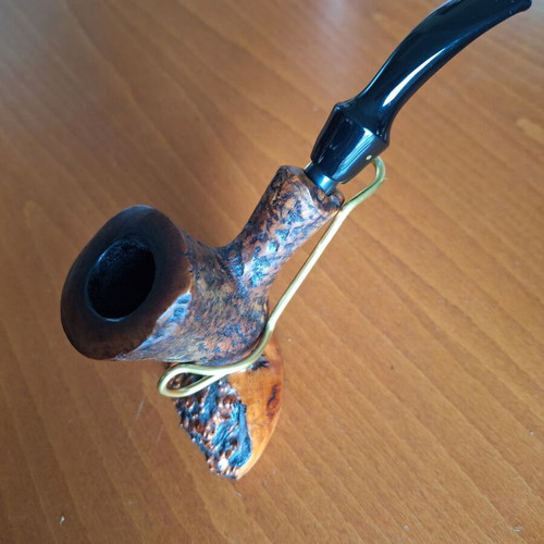 Pipe holder stand like new, reiki and metal