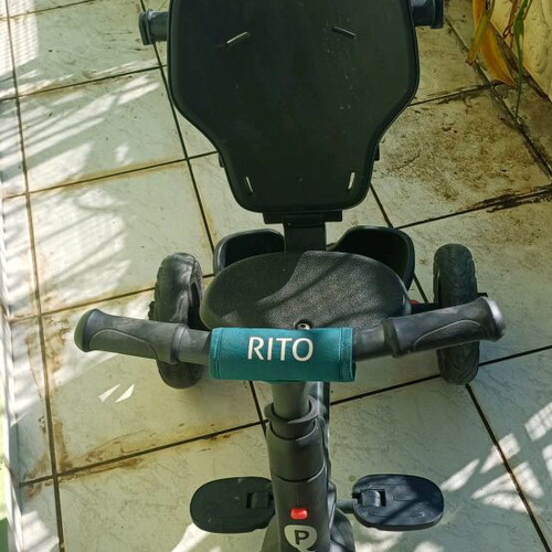 Toddler tricycle like new with 3 wheels