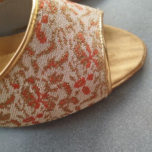 Vintage gold brocade mules size 39 like new, 6cm heel