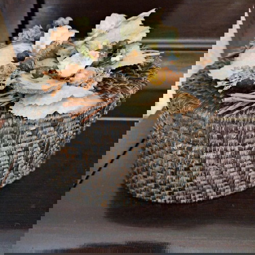 Καλάθι αποθήκευσης σαν καινούργιο με διάκοσμο σε πράσινο οβάλ σχήμα