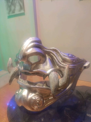 Μάσκα oni 3d printed σαν καινούργια, βαμμένη με ασημί μεταλλικό σπρέι