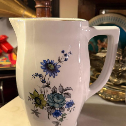 Porcelain pitcher used with blue shades 22cm
