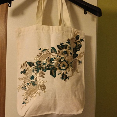 Linen shoulder bag new with machine embroidery applique