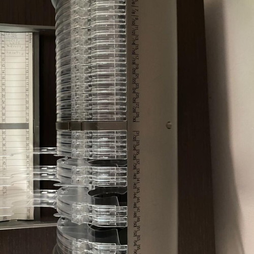 Mechanical CD and DVD organizer like new, holds up to 60 discs