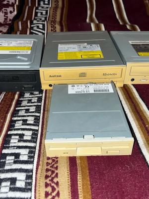Retro drives pack used: Floppy, DVD-RW, CD-RW with cables
