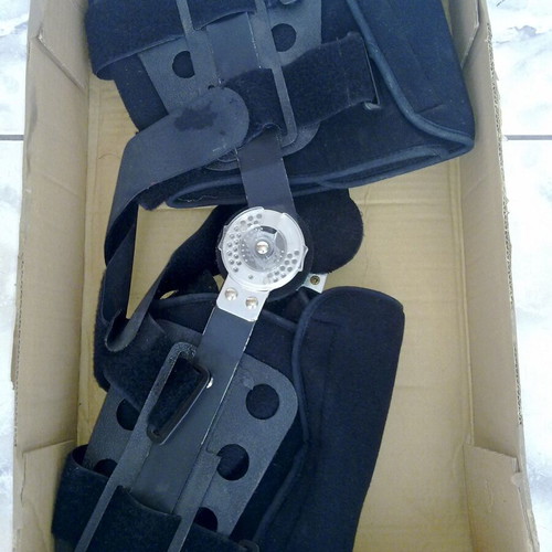 Adjustable Knee Brace with Goniometer like new