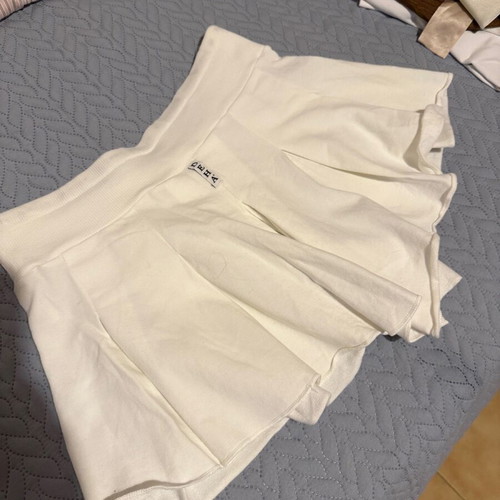 White Deha short shorts size M like new