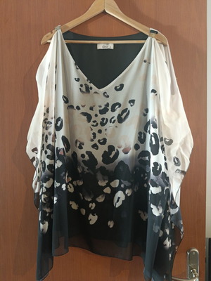 Dina blouse butterfly style black and beige like new, XXL