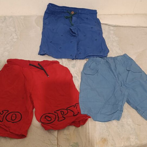 Boys' clothing set like new, 5 jeans, 2 sweatpants, 3 shorts