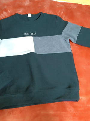 Fleece sweatshirt for boy 10 years like new