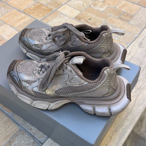 Balenciaga athletic shoes 3XL like new, taupe mix, size 41