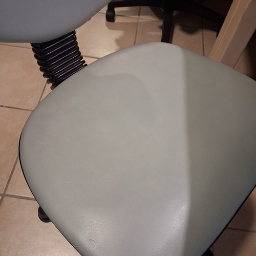 Office chair like new, light gray with new wheels