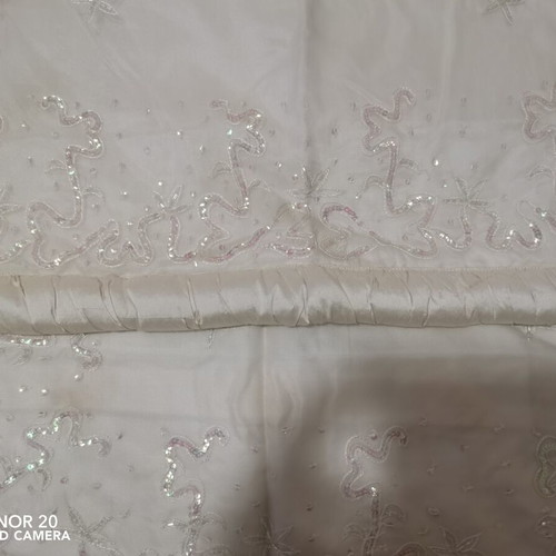 Wedding set with 2 pillowcases and quilt like new