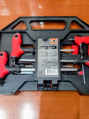 T-Handle key set like new, 8 pieces with case