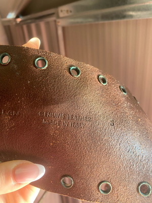 Leather belt like new, size small