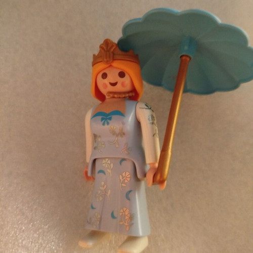 Playmobil queen like new collectible piece