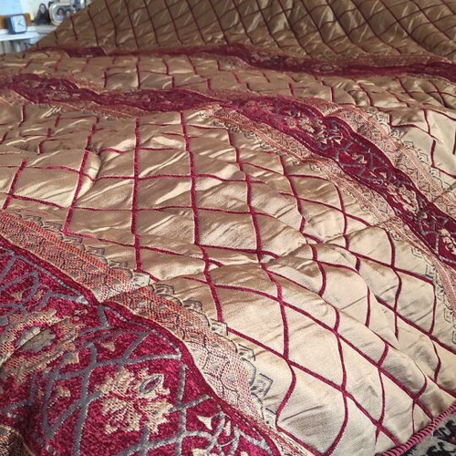 Quilt like new for bed or sofa 2.40 x 2.20 meters