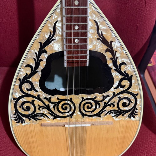 Handmade bouzouki like new with case from Thessaloniki