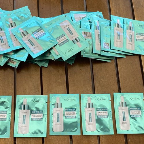 L'Oreal Paris Bright Reveal Niacinamide Dark Spot Serum new, 100 samples 1ml each