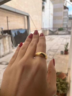 Gold ring used, simple and impressive