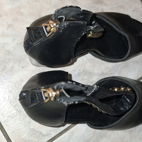 Black sandals with gold details like new, 10 cm heel