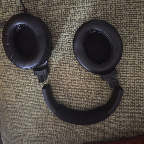 Kraken X Lite headphones used, slightly broken, wired
