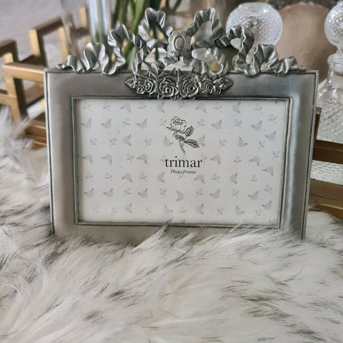 Trimar decorative tabletop photo frame with silver metal finish like new