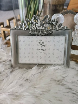 Trimar decorative tabletop photo frame with silver metal finish like new