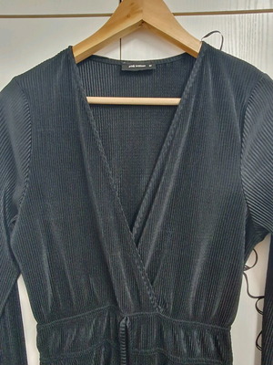 One-piece jumpsuit used, black wrap Pink Woman size M