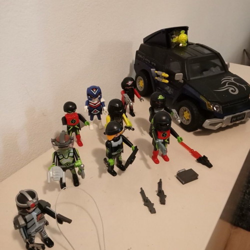 Playmobil agents used