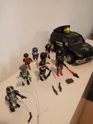 Playmobil agents used