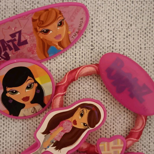 Bratz hair clips like new