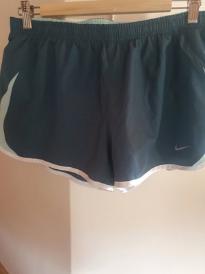 Nike women's shorts like new, waterproof, size large, veraman green