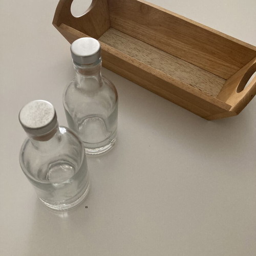 Set with bread box and two glass bottles like new