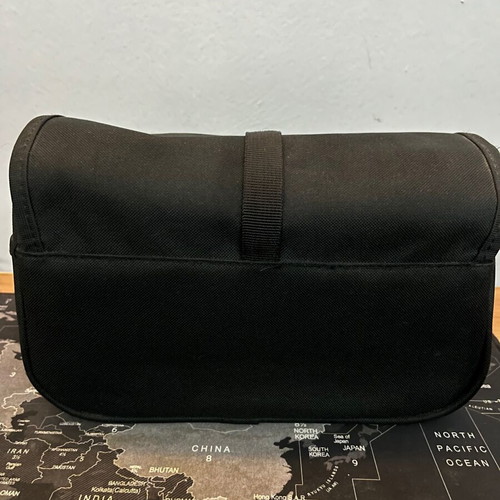 Survivors toiletry bag black like new with mirror