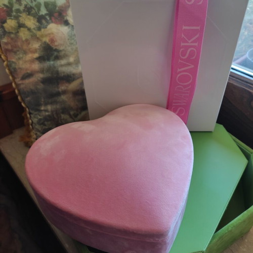 Swarovski heart-shaped pink velvet jewelry box
