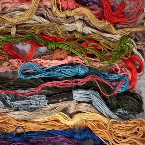 Κλωστές μουλινέ DMC και Cotton Perle μεταχειρισμένες, σετ με 210 χρώματα