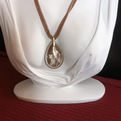 Short teardrop necklace like new with double leather strap beige and brown