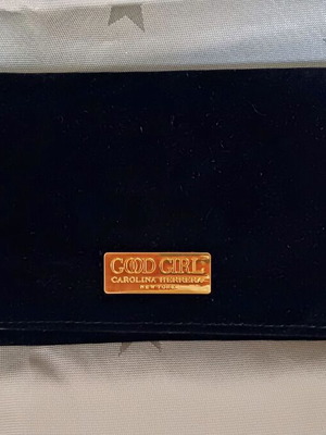 Carolina Herrera plush wallet like new, black