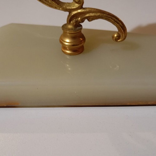 Decorative onyx with bronze used
