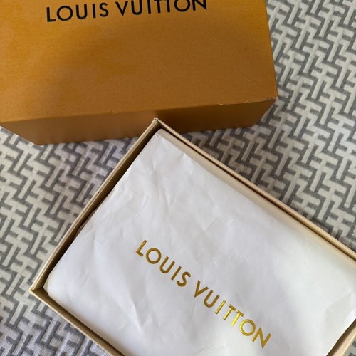 Louis Vuitton sneakers size 41 like new black and white